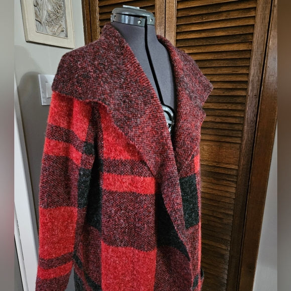 Striking cotton blend cardigan. - Picture 5 of 10